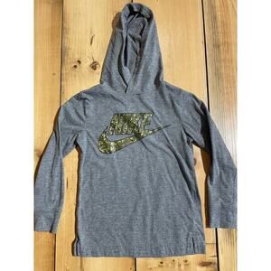 NIKE boys grey long sleeve hooded shirt. Camo Swoosh Logo. Size XS (4)
